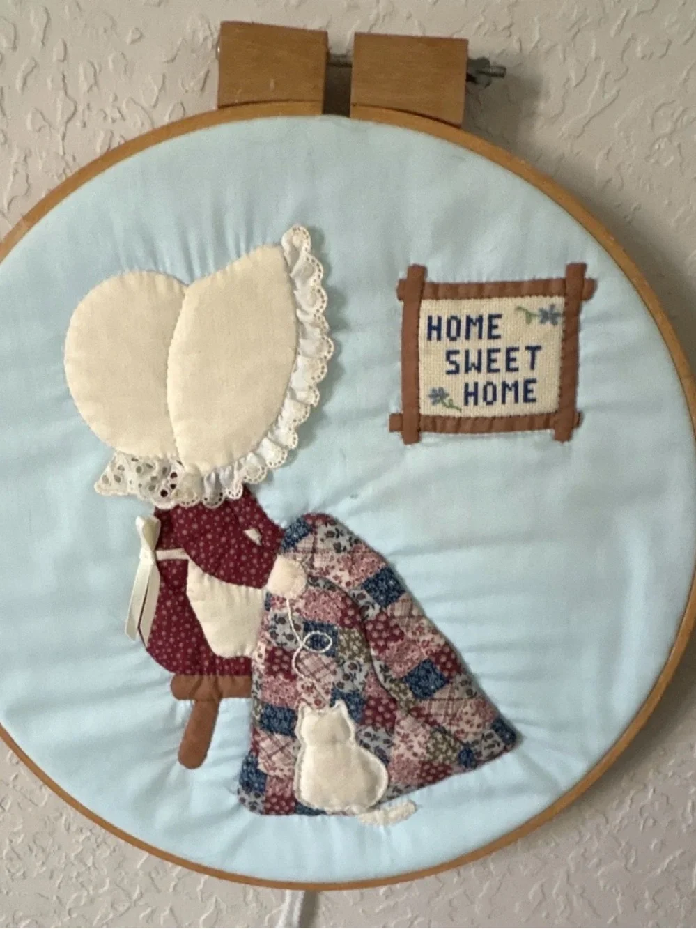 Sunbonnet Sue Appliqué Hoop Art - 'Home Sweet Home'